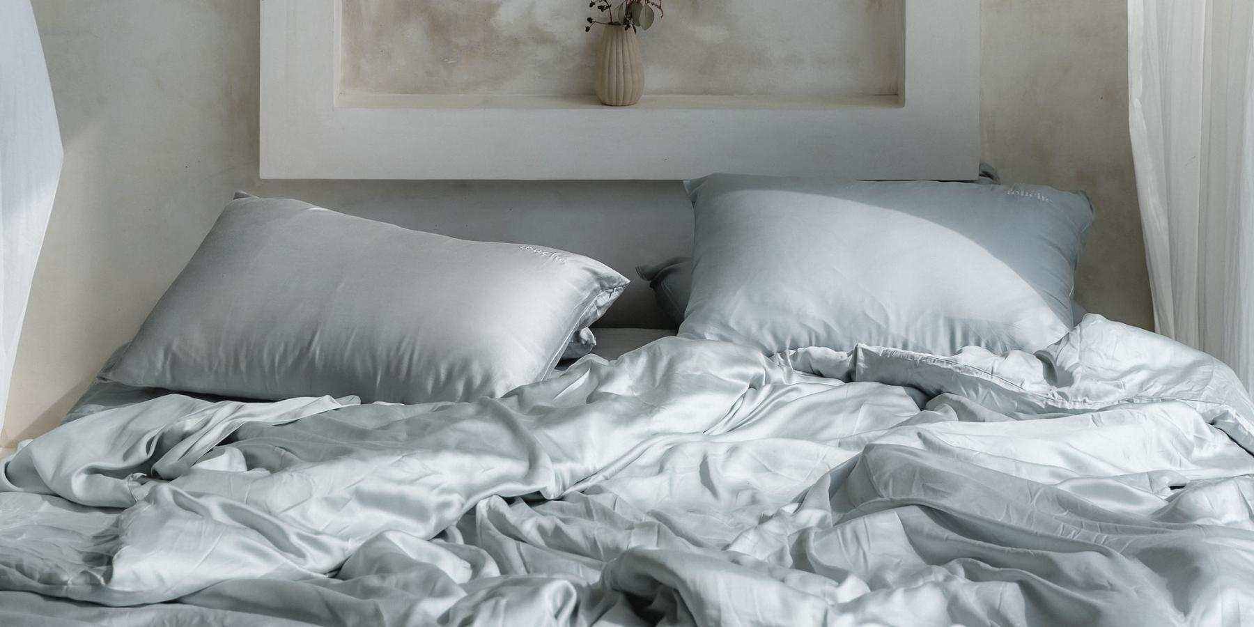 Bed sheet thread count guide showing soft Mynt Lab sheets on a white bed
