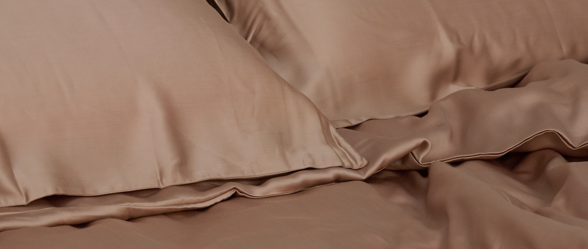 MyntBalance™ temperature balancing bedding in neutral tones made from sustainable TENCEL™ lyocell for year-round comfort