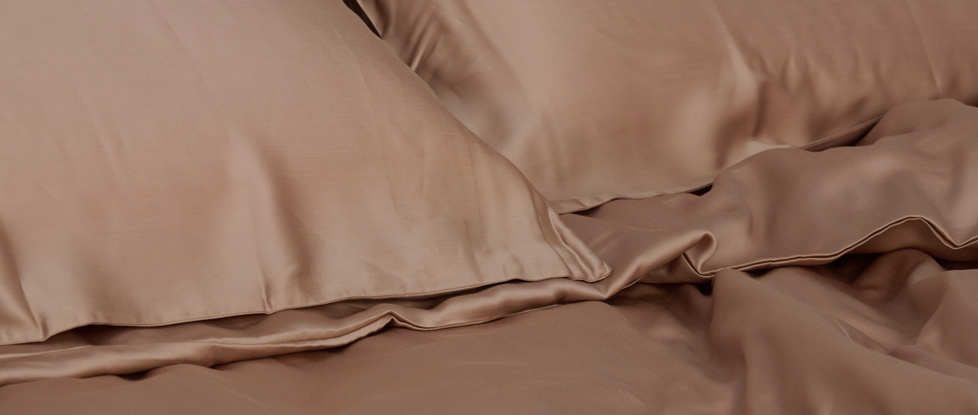 MyntBalance™ temperature balancing bedding in neutral tones made from sustainable TENCEL™ lyocell for year-round comfort