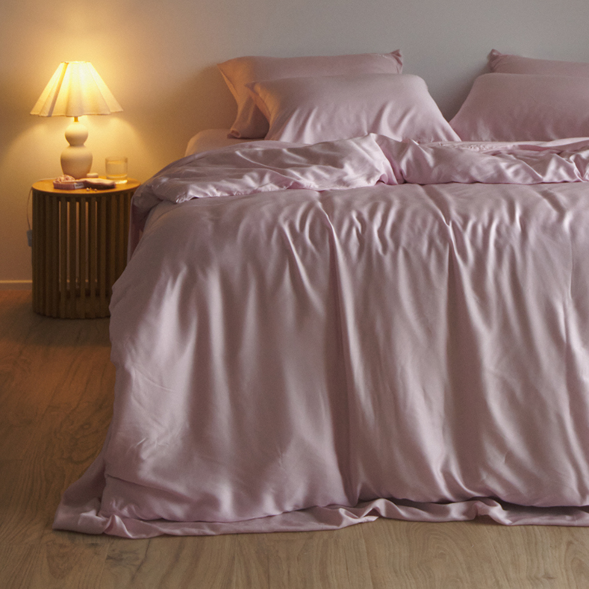 MyntBalance™ temperature balancing duvet cover made of 100% TENCEL™ lyocell with breathable, soft fabric and hidden button closure