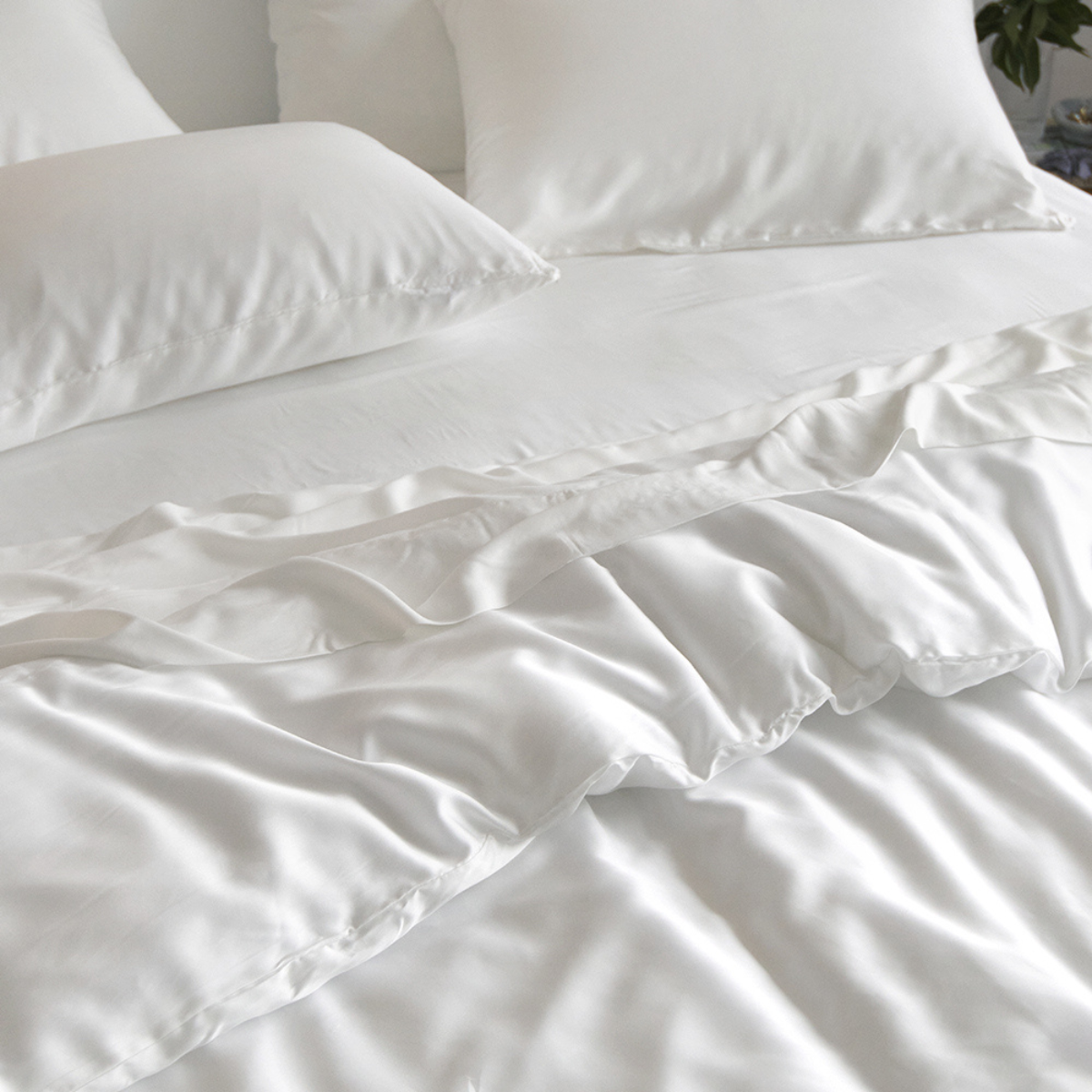 MyntBalance™ temperature balancing duvet cover made from soft, breathable 100% TENCEL™ lyocell with hidden button closure and internal corner ties for year-round comfort
