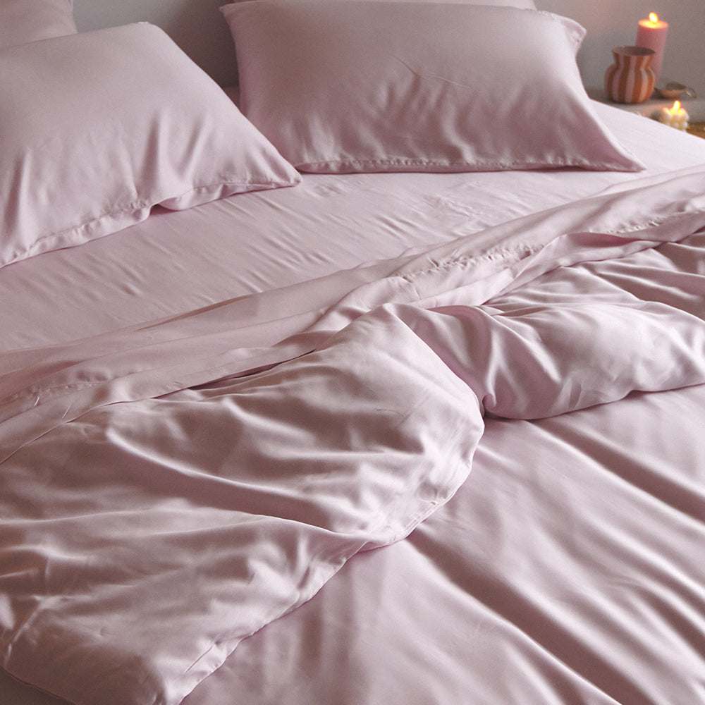 MyntBalance™ temperature balancing duvet cover made of 100% TENCEL™ lyocell with breathable, soft fabric and hidden button closure