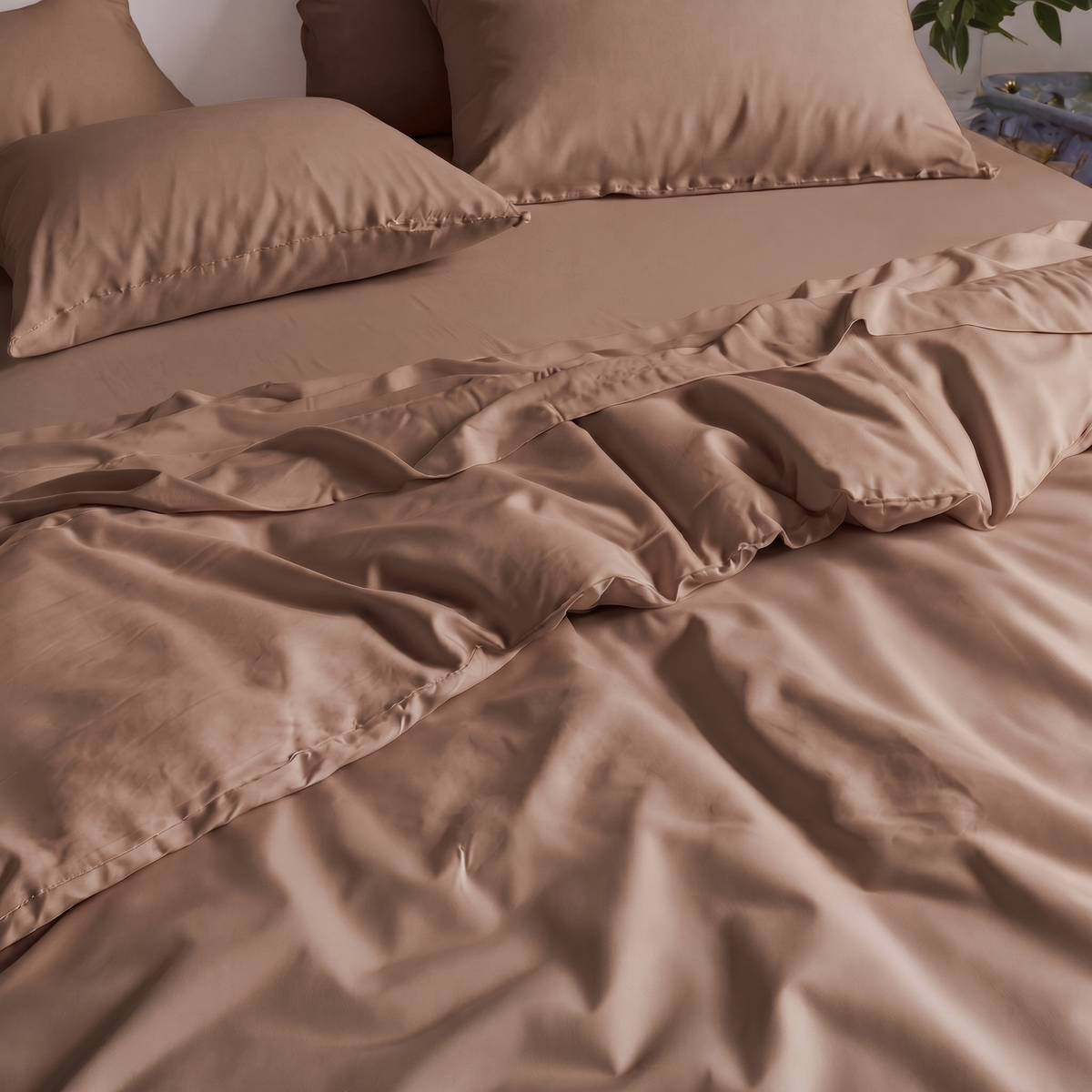 MyntBalance™ temperature balancing duvet cover made of soft, breathable 100% TENCEL™ lyocell fabric with hidden button closure and corner ties for year-round comfort